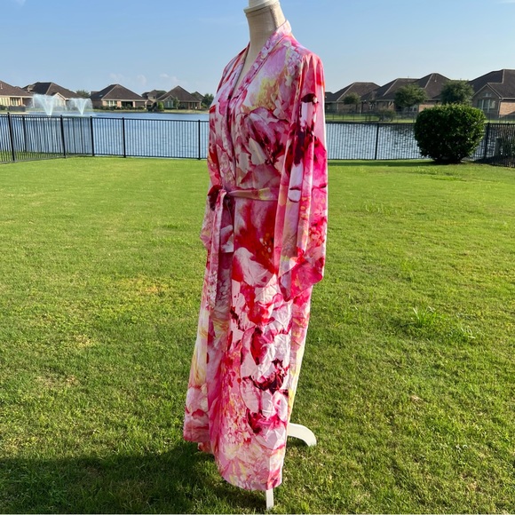 Natori Bloom Floral Pink And Red Robe - Picture 7 of 8